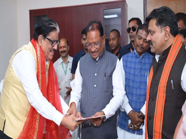 नवा रायपुर में राज्य नीति आयोग के उपाध्यक्ष के रूप में गणेश शंकर मिश्रा का पदभार ग्रहण, मुख्यमंत्री विष्णु देव साय रहे उपस्थित