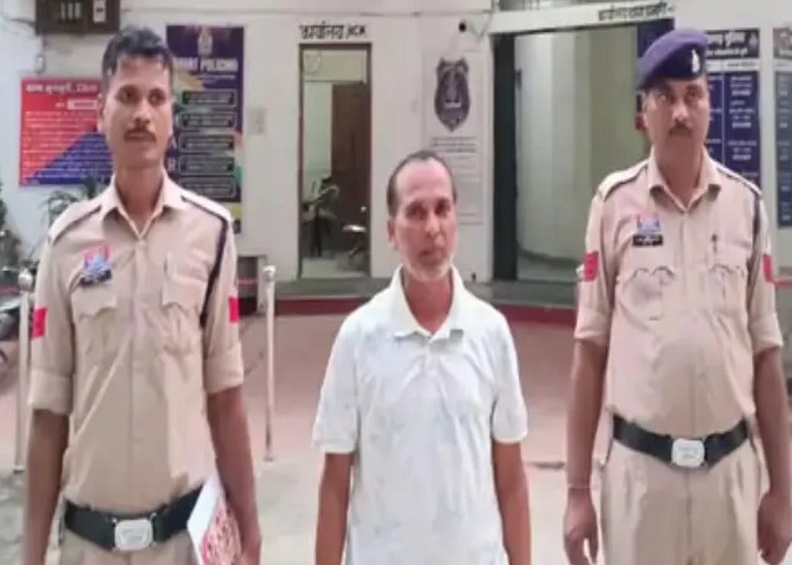 फेसबुक पर धार्मिक टिप्पणी के आरोप में शिक्षक गिरफ्तार, जेल भेजा गया