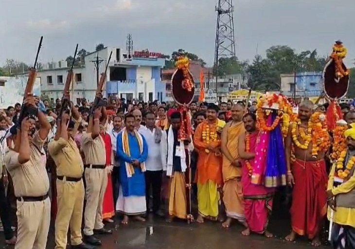 मावली परघाव के लिए जगदलपुर रवाना हुईं मां दंतेश्वरी की पावन डोली