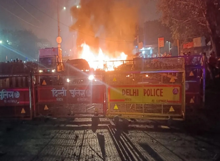 दिल्ली के लाल किला मेट्रो स्टेशन के पास बंम धमाका, 10 लोगों की मौत