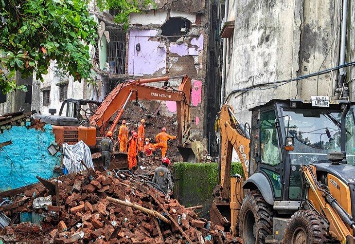 भिवंडी में कोहिनूर अपार्टमेंट ढहा, राहत एवं बचाव कार्य में जुटी NDRF और TDRF की टीमें