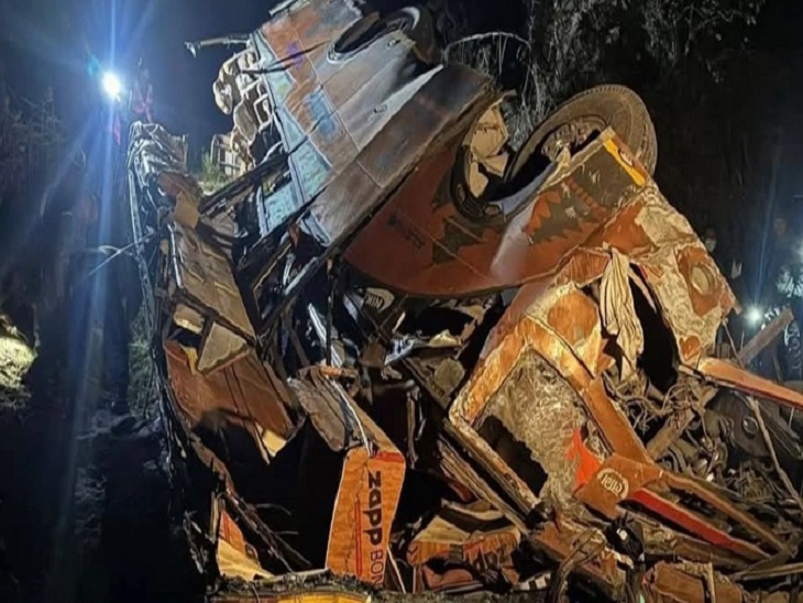 त्रिशूली नदी में गिरी यात्री बस का रेस्क्यू ऑपरेशन, धादिंग नेपाल