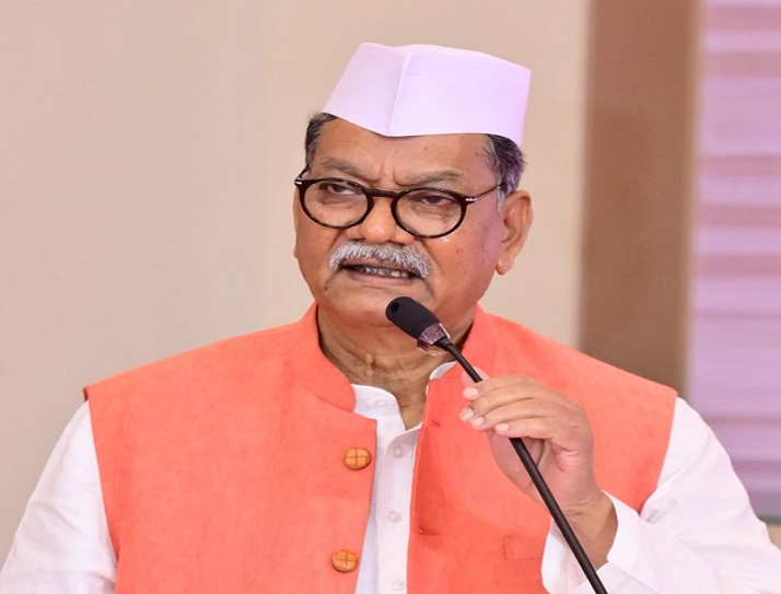 विधानसभा सत्र की अवधि बढ़ाने की मांग करते नेता प्रतिपक्ष डॉ. चरणदास महंत