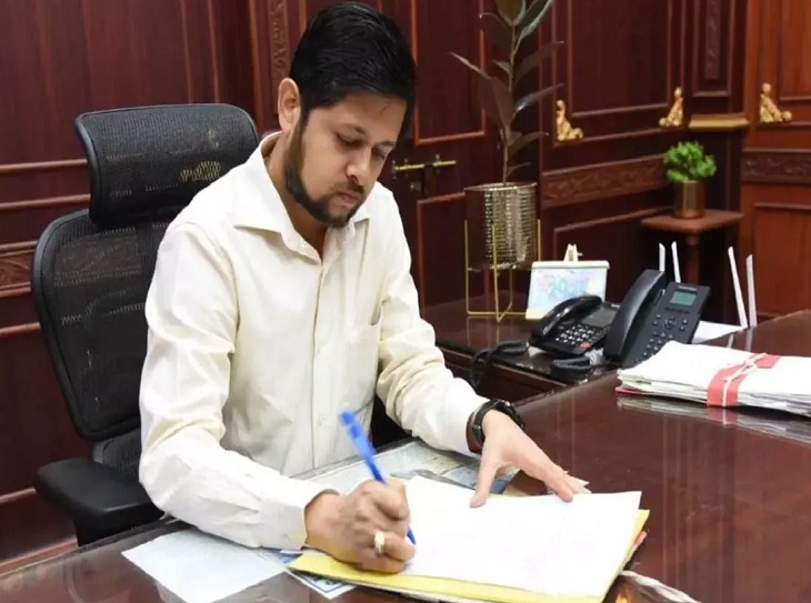 कलेक्टर अभिजीत सिंह जिला अस्पताल के ICU में भर्ती, स्वास्थ्य में सुधार