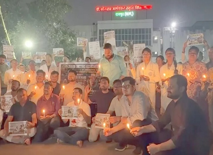 तीन सूत्रीय मांगों को लेकर JDA रायपुर का कैंडल मार्च