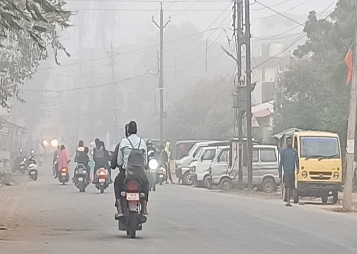 छत्तीसगढ़ के उत्तरी इलाके में ठंड का कहर जारी, सुबह कोहरा भी