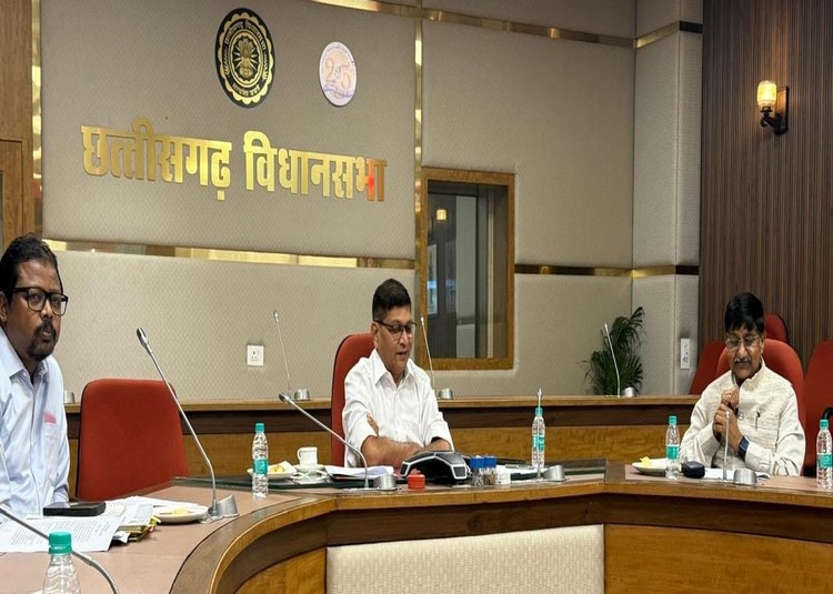 मुख्य सचिव ने ली बैठक