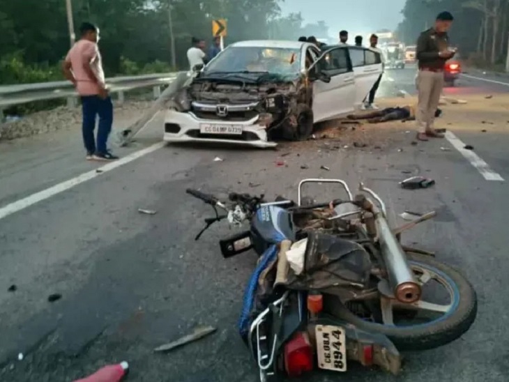  NH-930 पर हुए हादसे में 3 लोग गंभीर रुप से घायल हो गए है, जिनकी स्थिति नाजुक बताई जा रही है। 