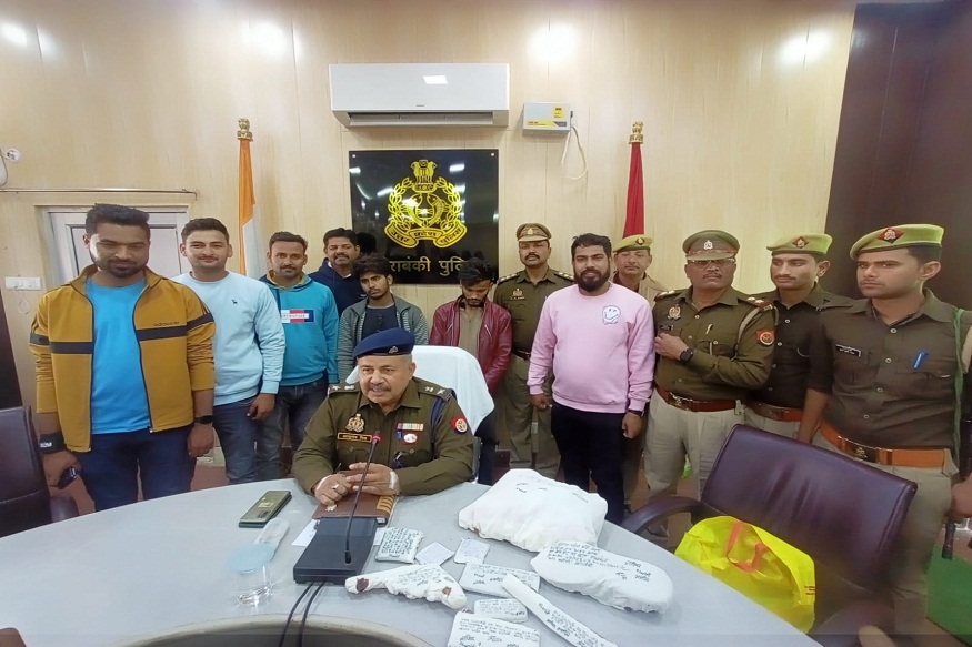 पुलिस ने आरोपी को गिरफ्तार किया