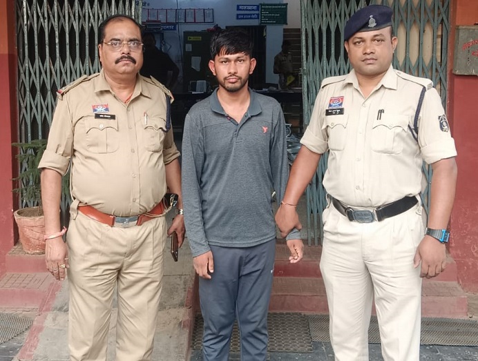 फर्जी हसीना बनकर सोशल मीडिया पर ठगी करने वाला साइबर आरोपी गिरफ्तार