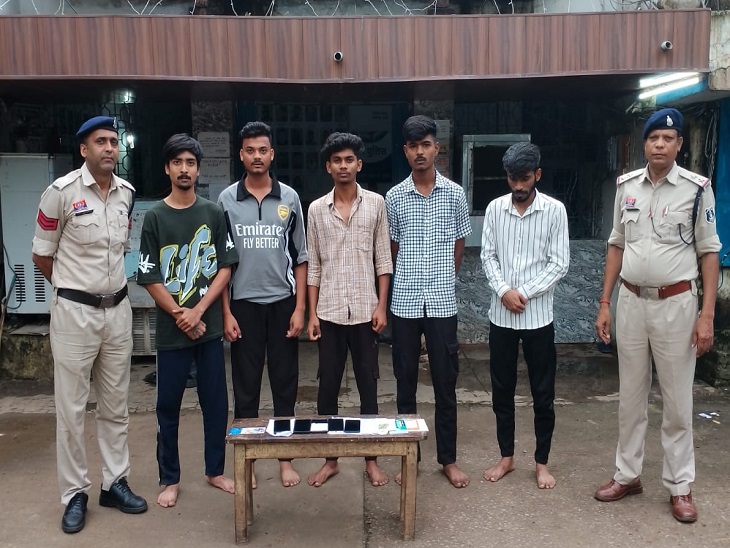 म्यूल एकांउट की हेराफेरी के मामले में 5 लोगों की गिरफ्तार कर जेल भेज दिया गया है।