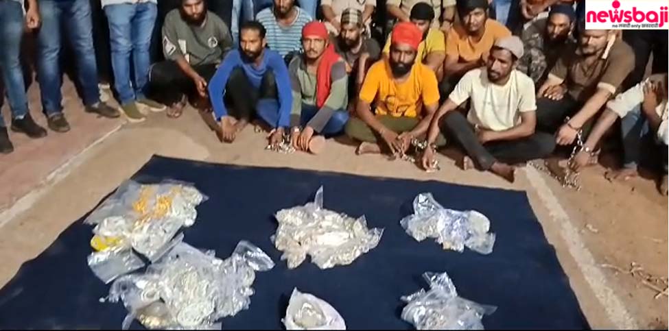 बालोद जिले की पुलिस ने अर्जुंदा के ज्वेलरी शॉप में चोरी करने वाले आरोपियों को एमपी से गिरफ्तार किया है.
