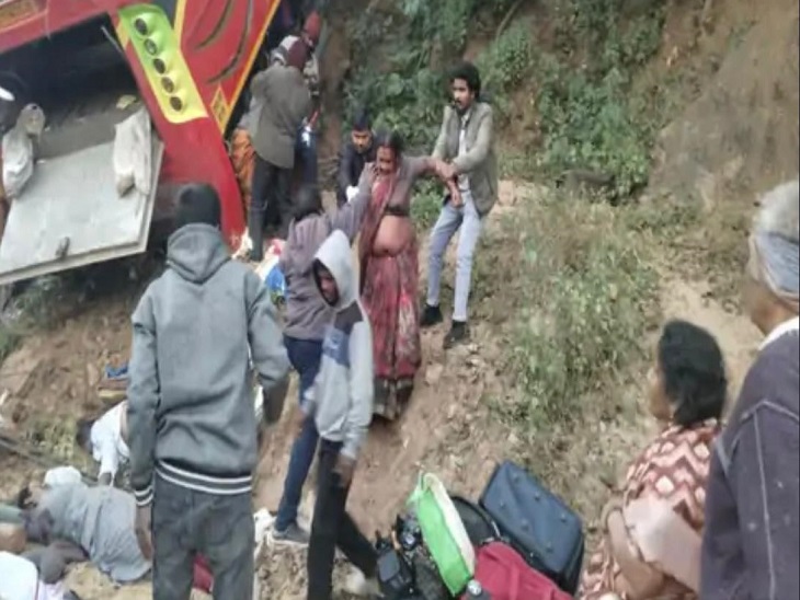 छत्तीसगढ़ और आंध्र प्रदेश के बॉर्डर पर एक दर्दनाक सड़क हादसा, 9 यात्रियों की मौत, कई घायल