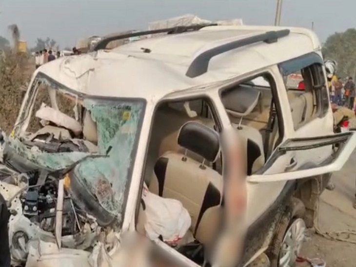 NH-49 पर देर रात ट्रक और स्कॉपियों के बीच आमने-सामने की टक्कर में 5 लोगों  की मौत हो गई।