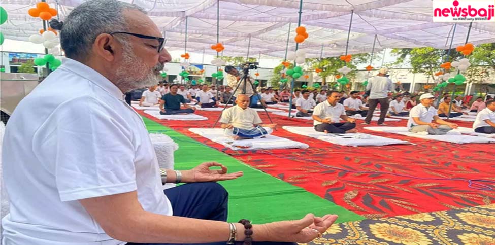 नवम योग दिवस पर सभी ने किया योगाभ्यास, केंद्रीय मंत्री गिरिराज सिंह ने मनेंद्रगढ़ में आसन किए.