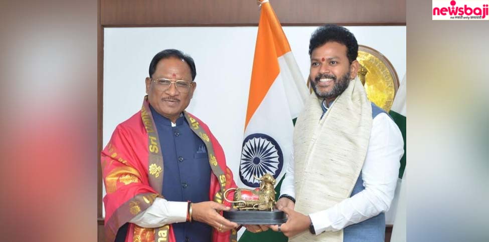 मुख्यमंत्री विष्णुदेव साय ने केंद्रीय नागरिक उड्डयन मंत्री किंजरापु मोहन नायडू से मुलाकात कर चर्चा की.