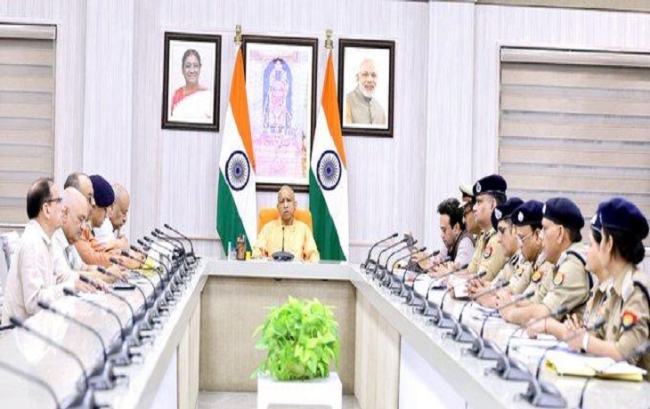 देर रात कानून-व्यवस्था समीक्षा बैठक में CM योगी सख्त, लापरवाह अफसरों को लगाई फटकार