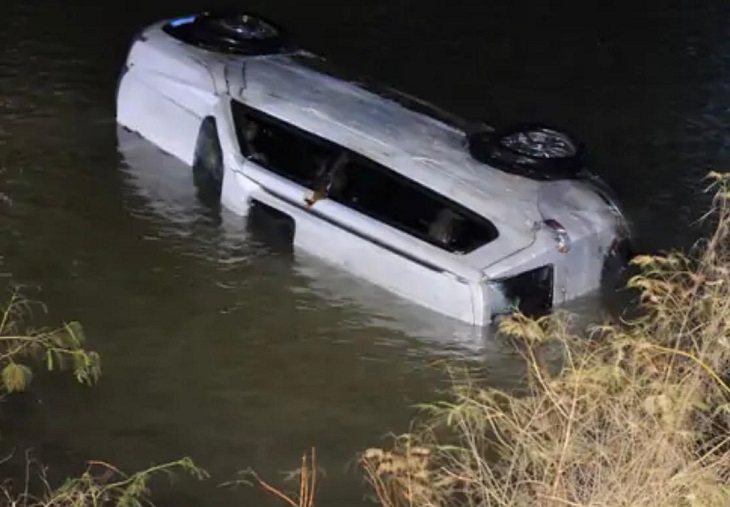 जगदलपुर के तालाब में कार गिरी, 3 युवकों की मौके पर ही मौत