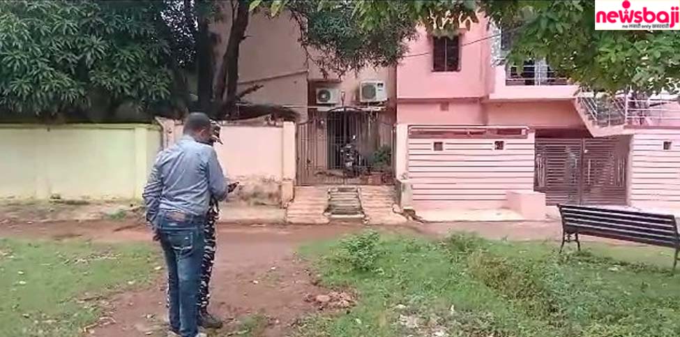 भिलाई व रायपुर में ईडी की टीम ने कई जगहों पर छापेमारी की है.