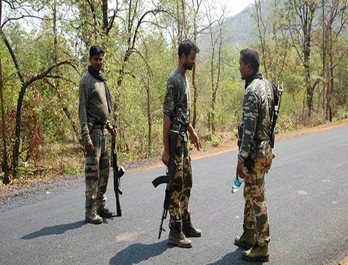 बीजापुर के भैरामगढ़-इंद्रावती के जंगलों में पुलिस और DRG जवानों के बीच मुठभेड़ जारी