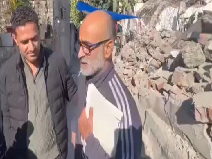 जम्मू में मुस्लिम पत्रकार के घर को गिराए जाने के बाद, वहां की सियासत में हडकंप मच गया है। 