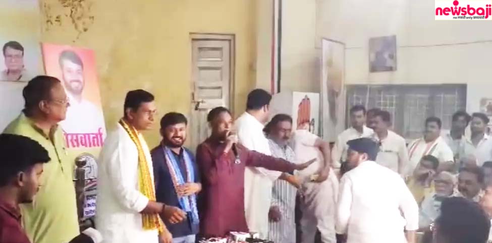 बिलासपुर में कन्हैया कुमार ने पत्रकारों से चर्चा की.