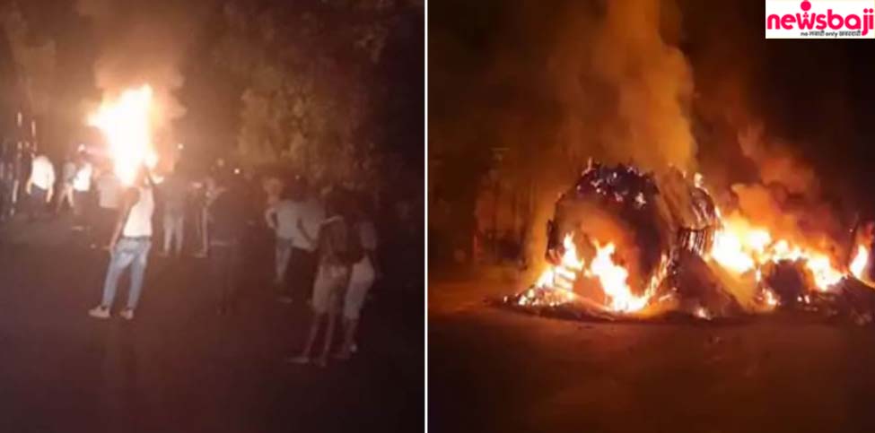 केशकाल घाटी में वाहनों की टक्कर से उनमें आग लग गई.