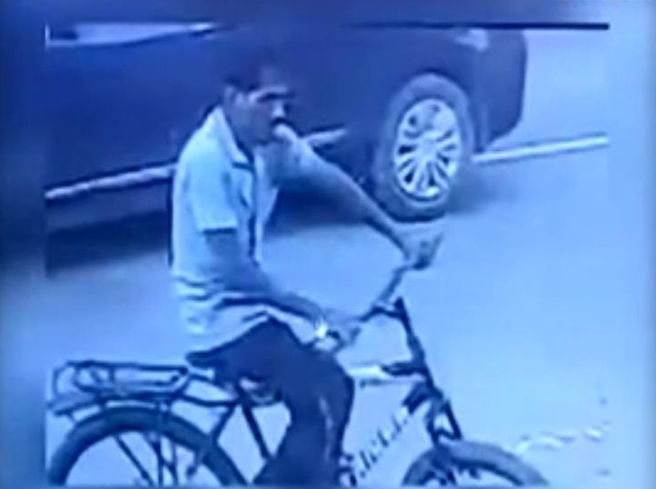 साइकिल से अपहरण करके भागा