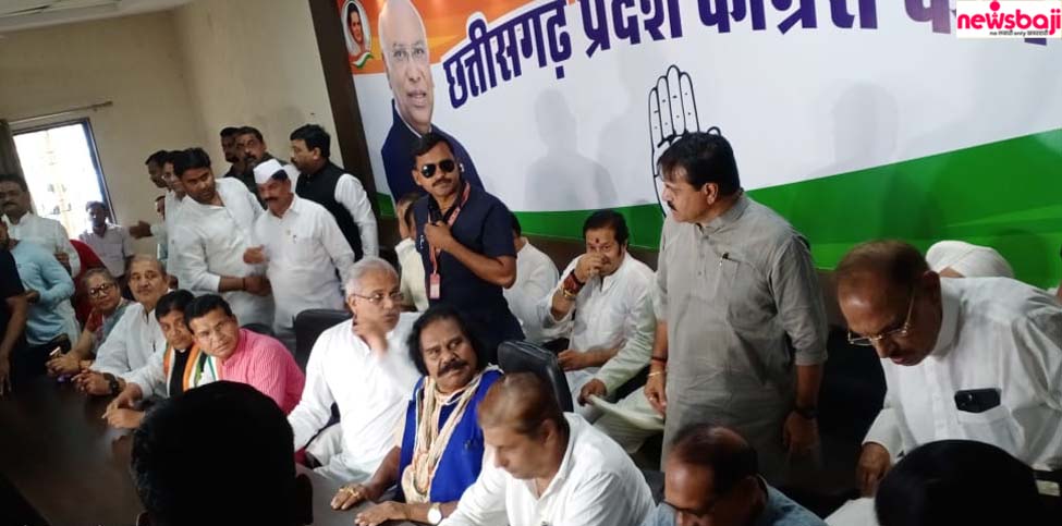 रायपुर के राजीव भवन में बीजेपी नेता रहे नंदकुमार साय ने कांग्रेस प्रवेश किया.