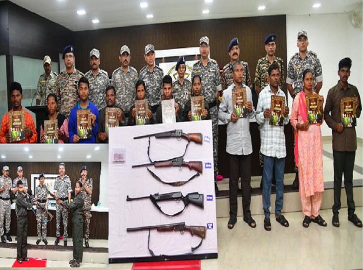 लगातार नक्सली सरेंडर कर रहे है, छत्तीसगढ़ से लेकर पूरे देश में 