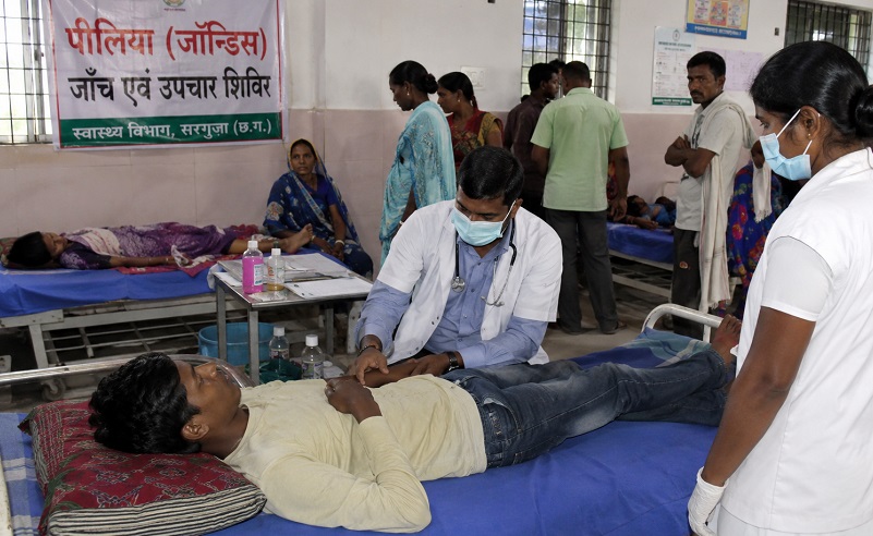 मैनपाट में पीलिया का प्रकोप: प्रभावित गांव में स्वास्थ्य विभाग का जांच एवं उपचार शिविर