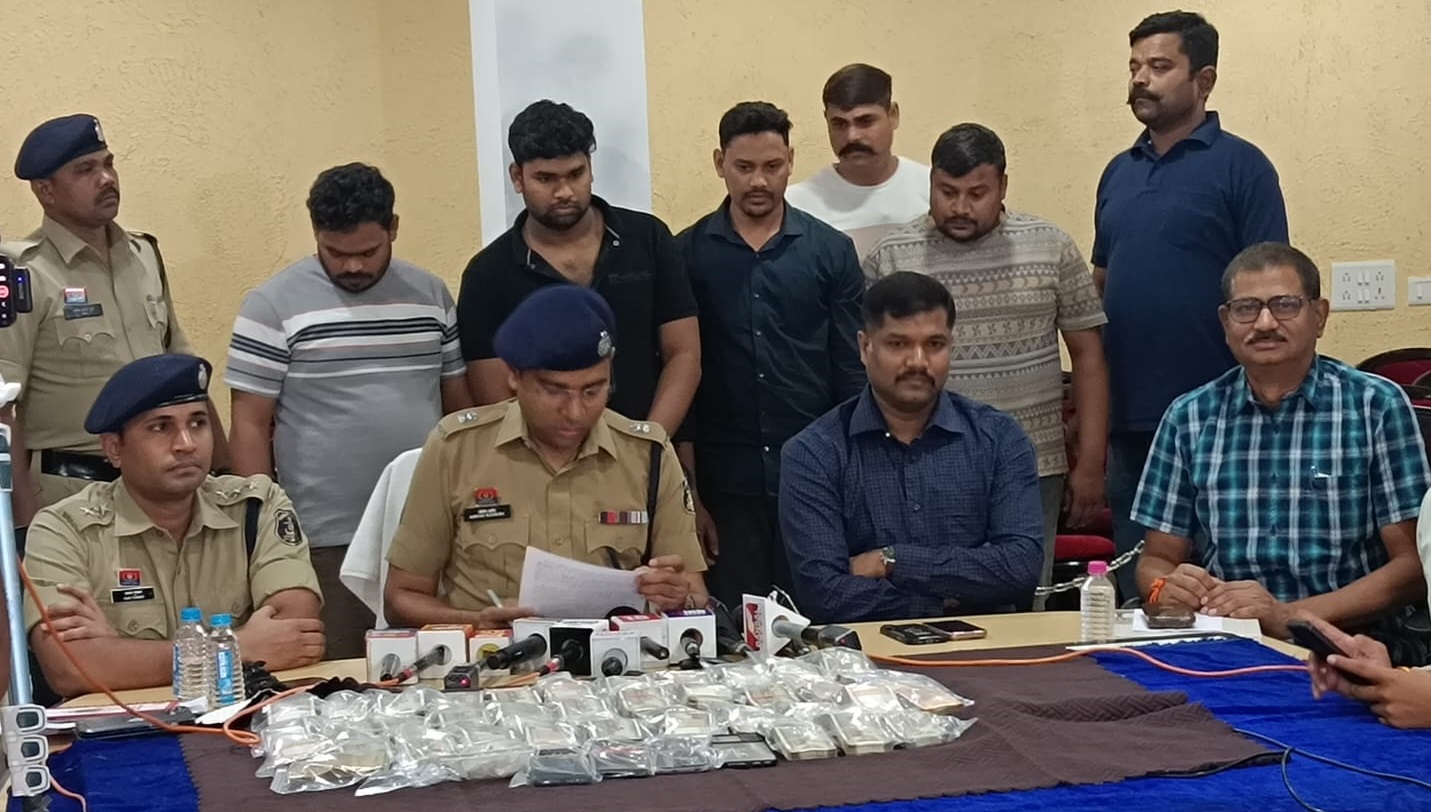 श्री शिवम शोरुम में चोरी का खुलासा
