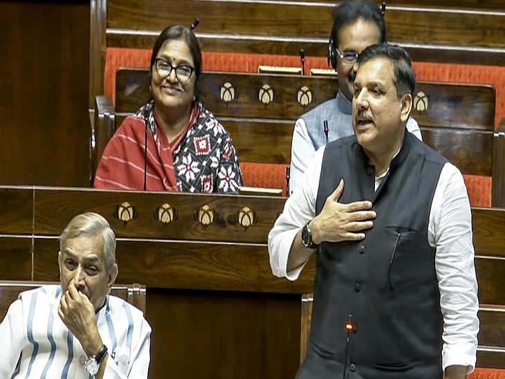 संसद में वंदे मातरम को लेकर चल रही बहस को लेकर संजय सिंह ने भाजपा सरकार को घेरा