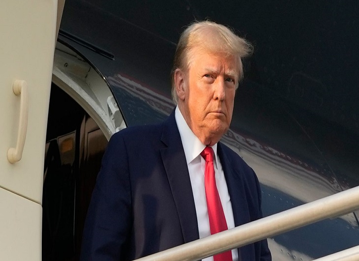 राष्ट्रपति डोनाल्ड ट्रंप ने 7 देशों के नागरिकों के प्रवेश पर बैन लगा दिया है