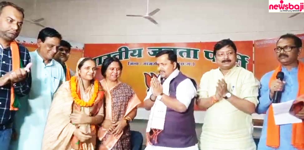 जांजगीर-चांपा की जिला पंचायत अध्यक्ष यनिता चंद्रा ने बीजेपी ज्वाइन कर ली है.